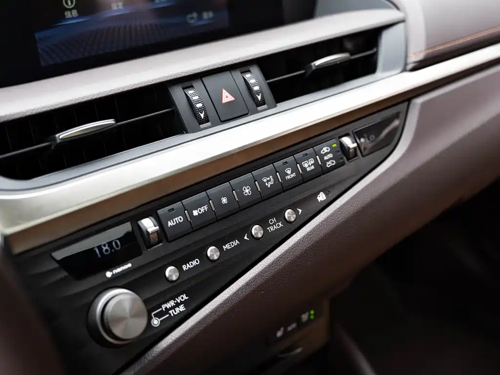 Lexus ES — миниатюра 16