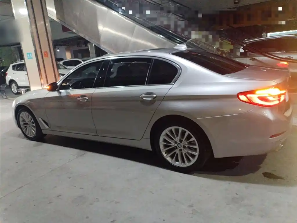BMW 5 SERIES