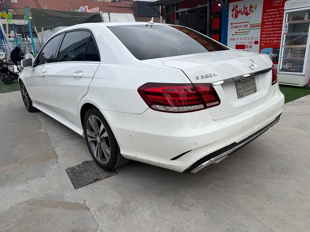 Mercedes-Benz E-Class — миниатюра 8