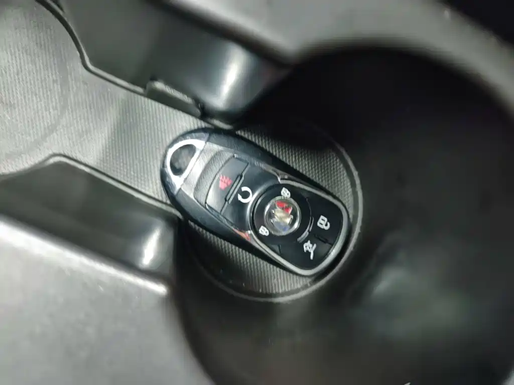 Buick Enclave — миниатюра 17