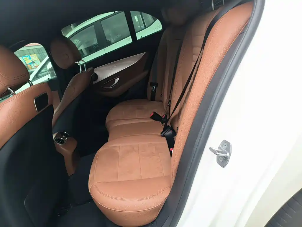 Mercedes-Benz E-Class — миниатюра 15