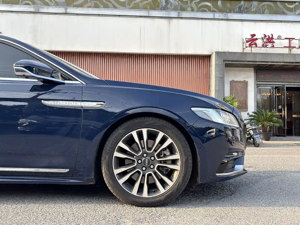 Lincoln Continental — миниатюра 7