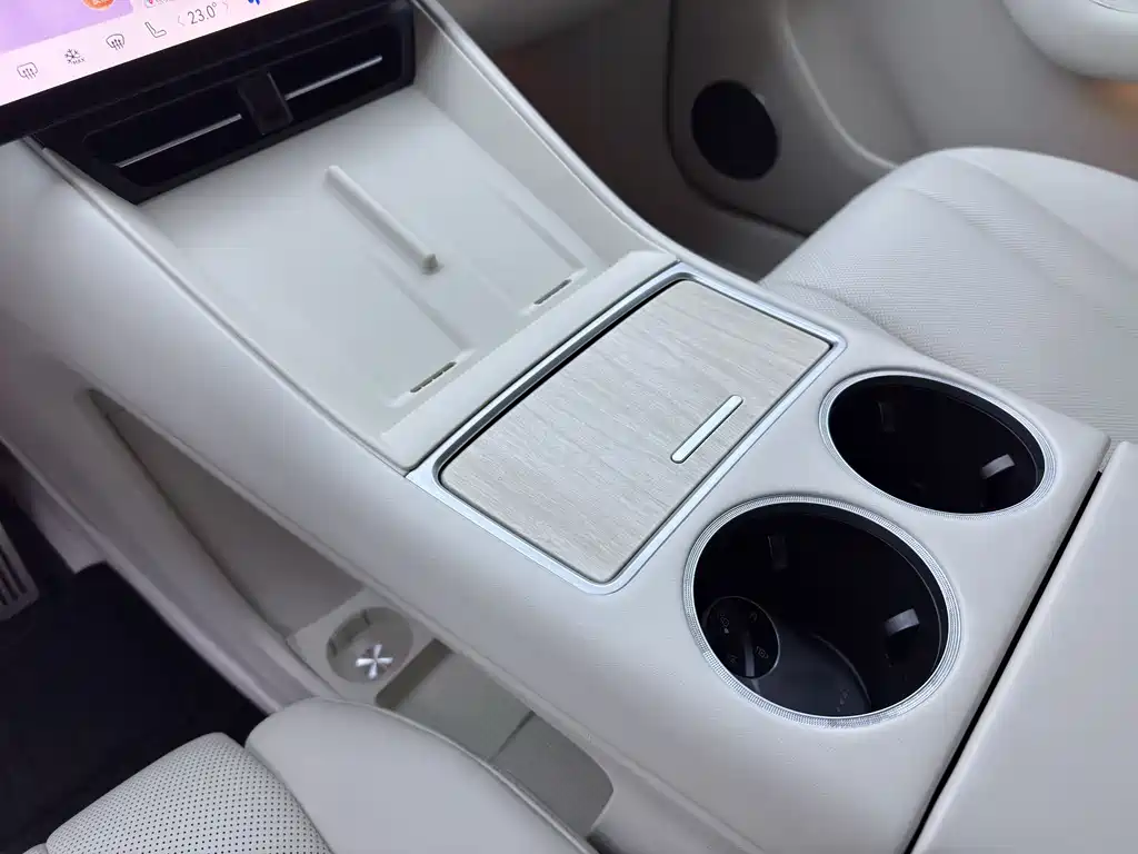 AITO WISDOM WORLD R7