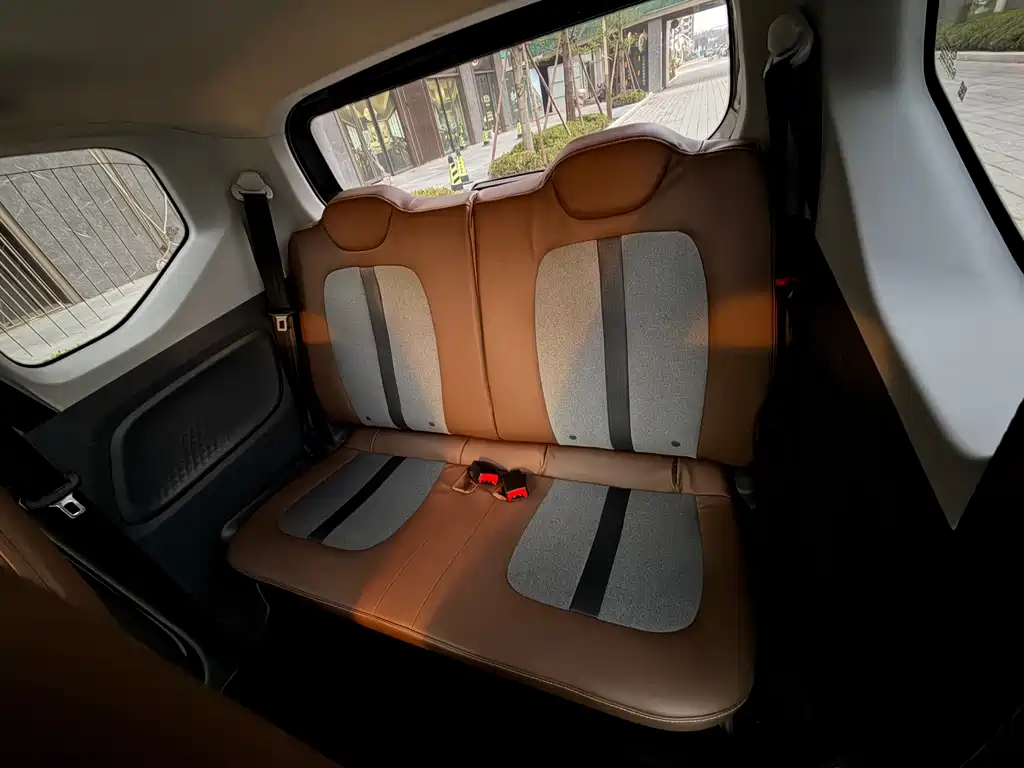 Wuling MINIEV — миниатюра 9