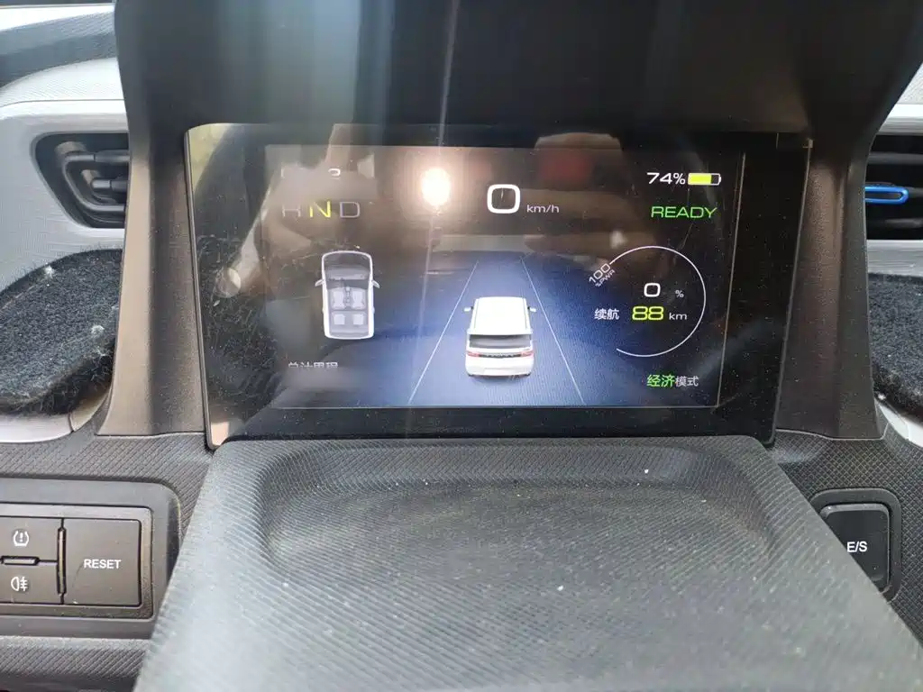 Wuling MINIEV — миниатюра 4