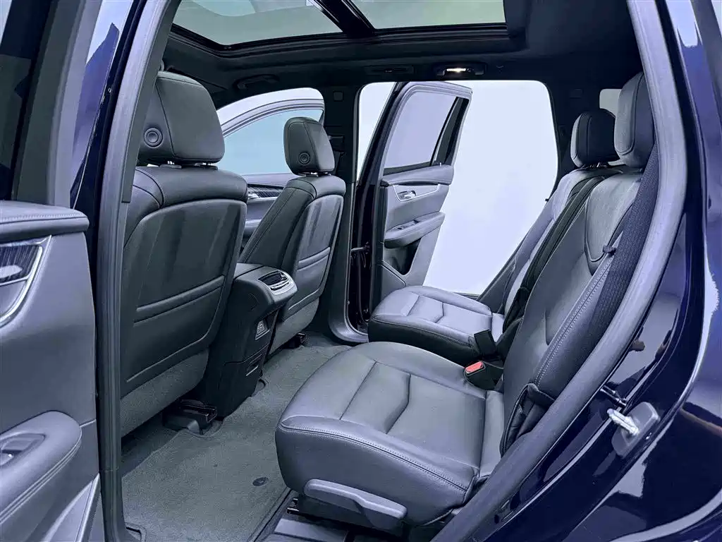 Cadillac XT6 2021 28T мест Luxury