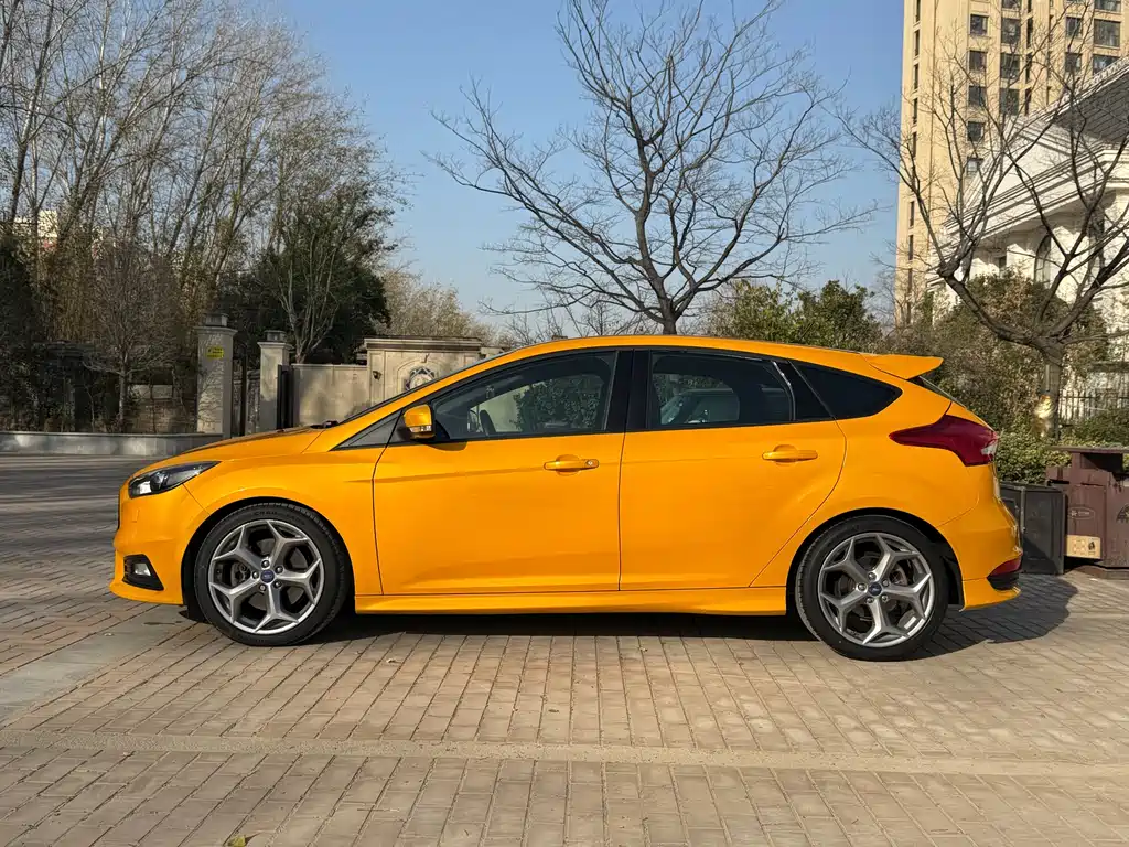 Ford Focus (Import) — миниатюра 5