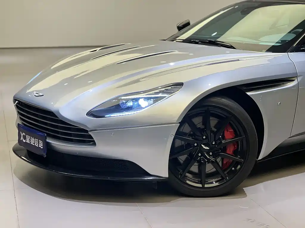 Aston Martin DB11 — миниатюра 14