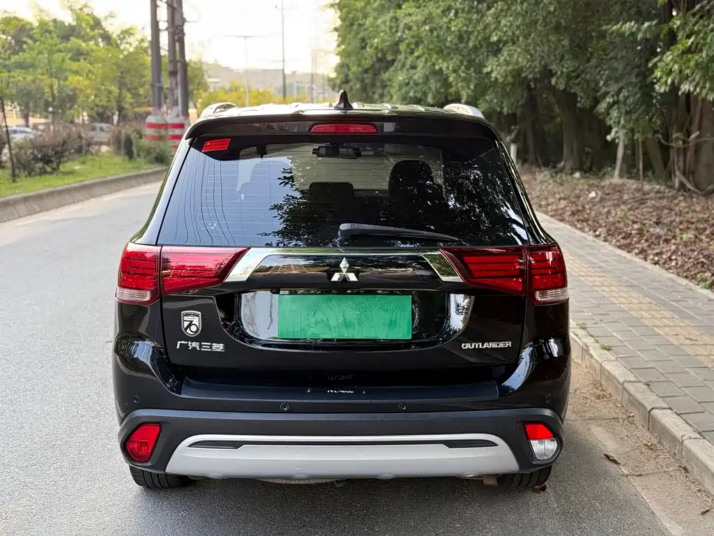 Mitsubishi Outlander — миниатюра 5