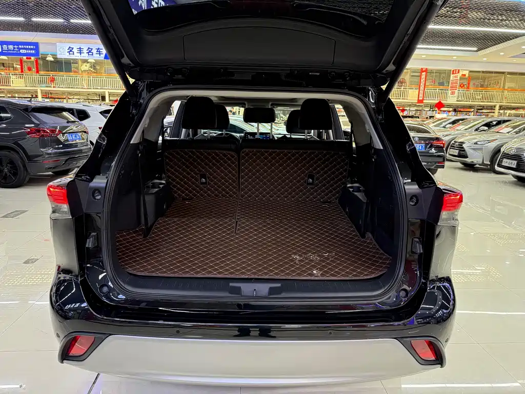 Toyota Highlander 2022 2.5L Luxury 7 мест