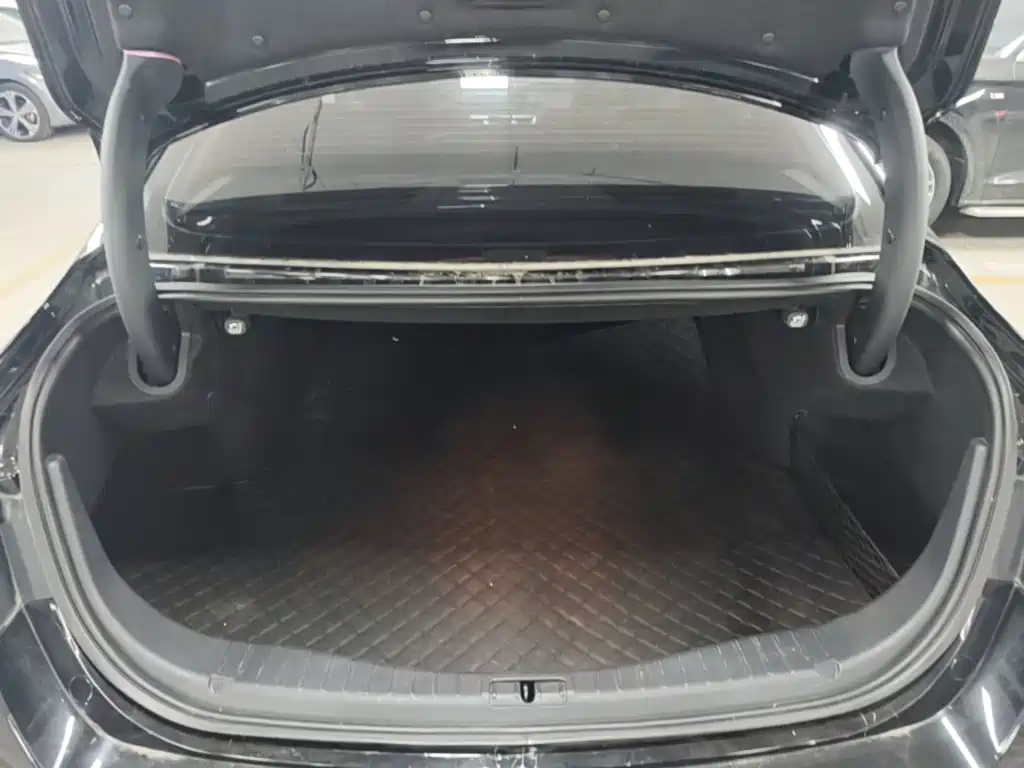 Hongqi Hongqi H5 — миниатюра 19