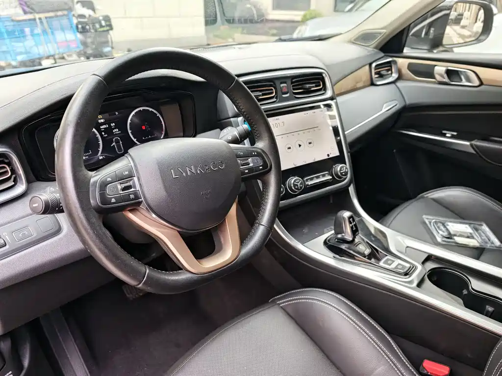 Lynk & Co 01 — миниатюра 12