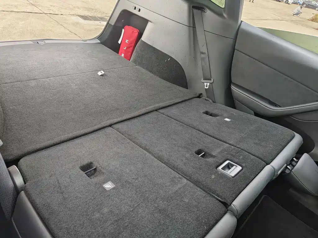 Tesla Model Y — миниатюра 28