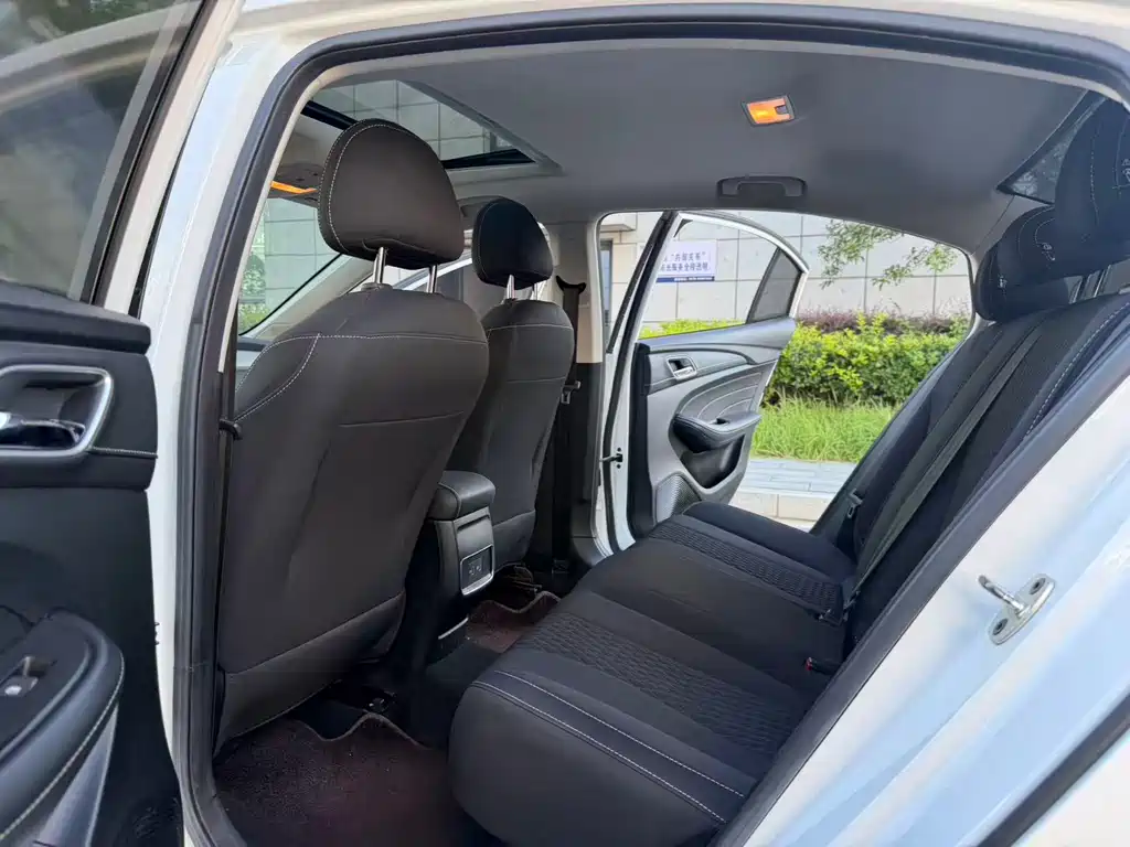 Roewe i5 — миниатюра 8