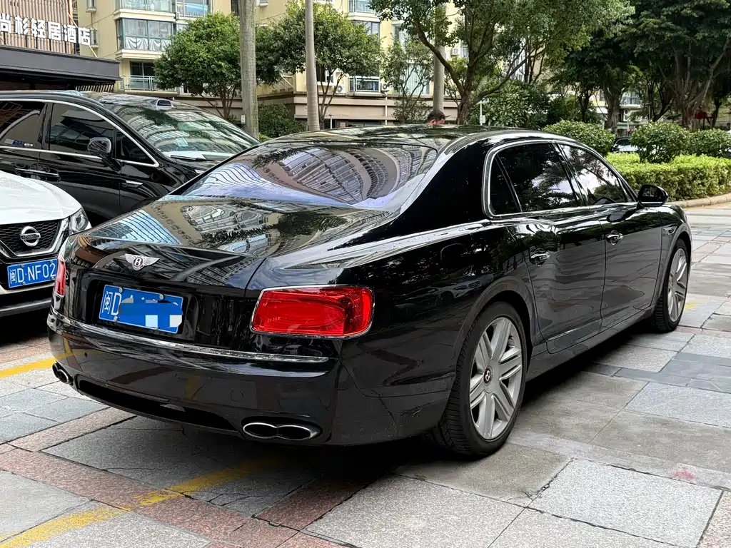 Bentley Flying Spur — миниатюра 4