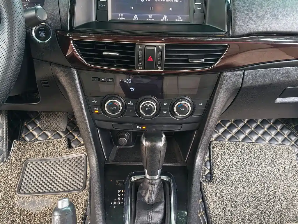 Mazda Atenza 2014 2.0L Luxury