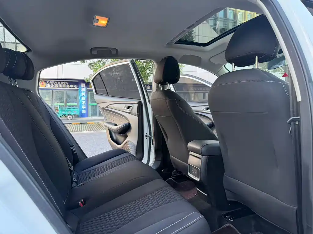 Roewe i5 — миниатюра 11