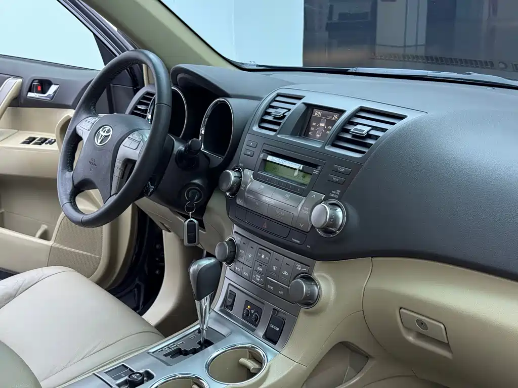 Toyota Highlander — миниатюра 9