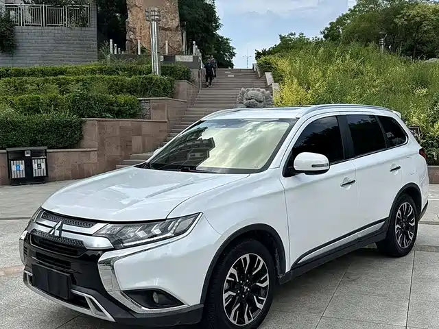 MITSUBISHI OUTLANDER 2019