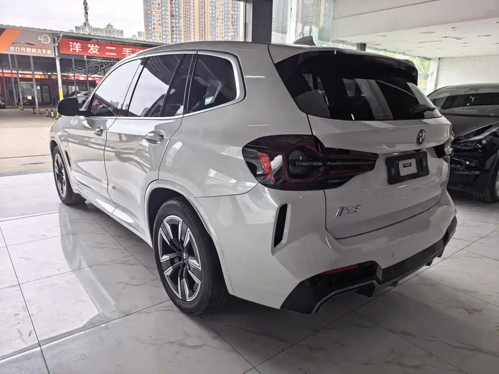 BMW iX3 — миниатюра 7