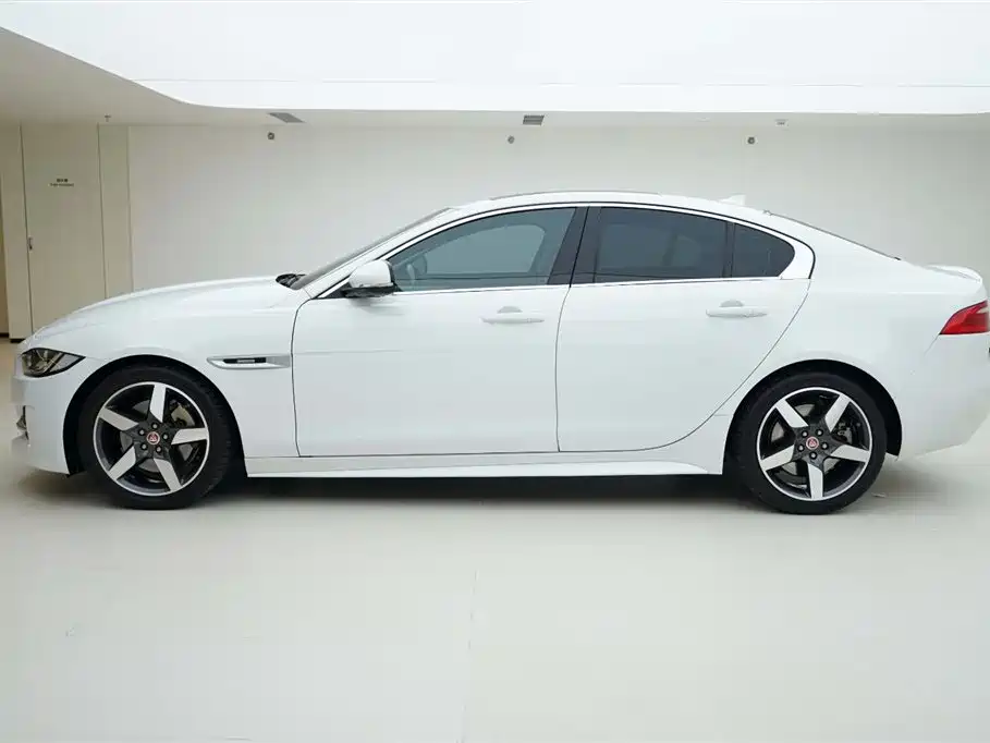 Jaguar XE 2015 2.0T 240PS R-Sport