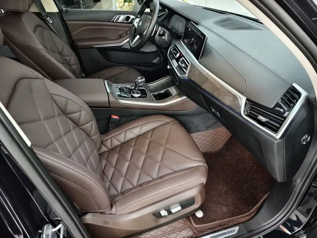 BMW X5 2022 xDrive 30Li Premium M Sport