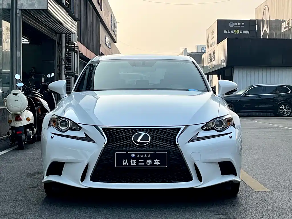 LEXUS IS