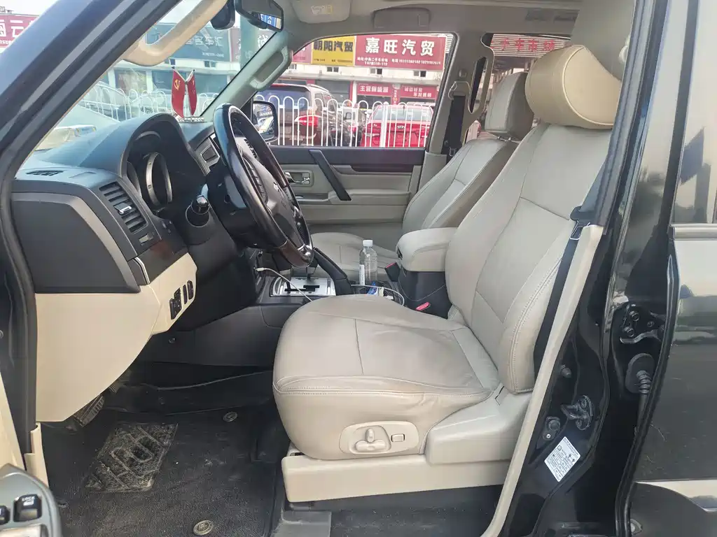 Mitsubishi Pajero (Import) — миниатюра 21
