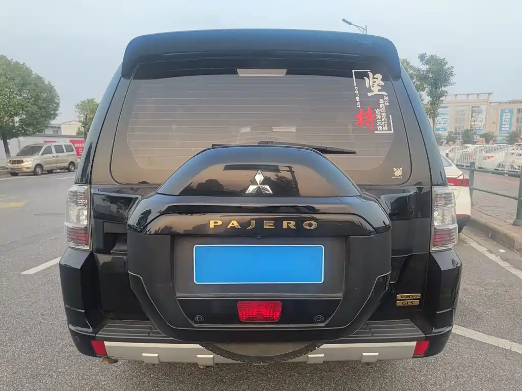 Mitsubishi Pajero (Import) — миниатюра 5
