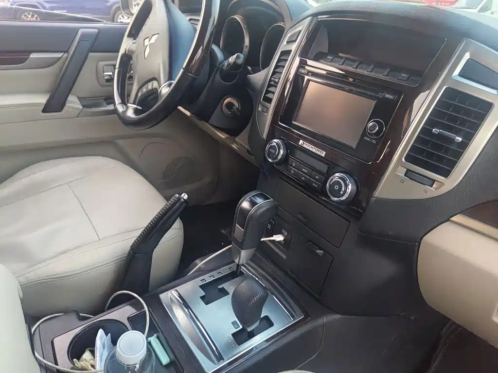 Mitsubishi Pajero (Import) — миниатюра 7