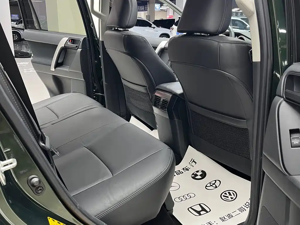 Toyota Land Cruiser Prado 2016 2.7L AT Standard