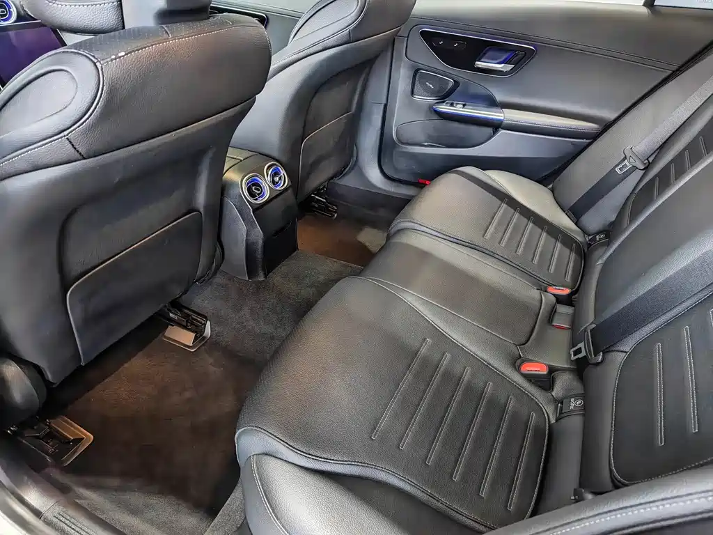 Mercedes-Benz C-Class — миниатюра 6