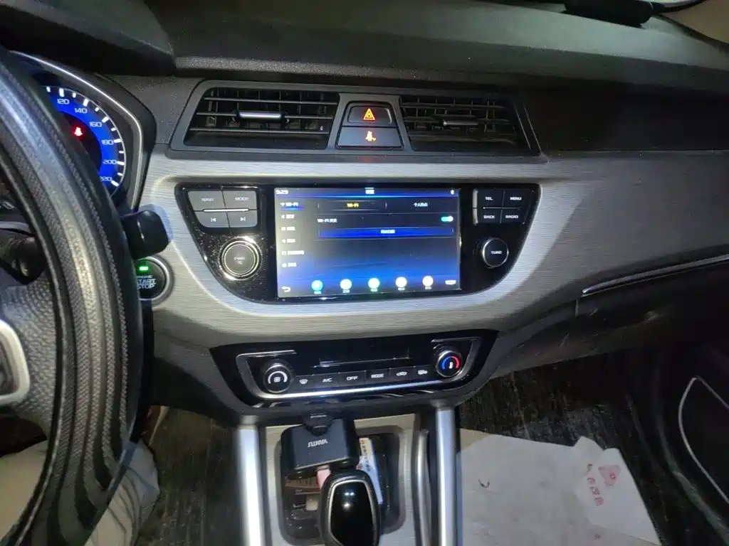Geely Vision X3 — миниатюра 9