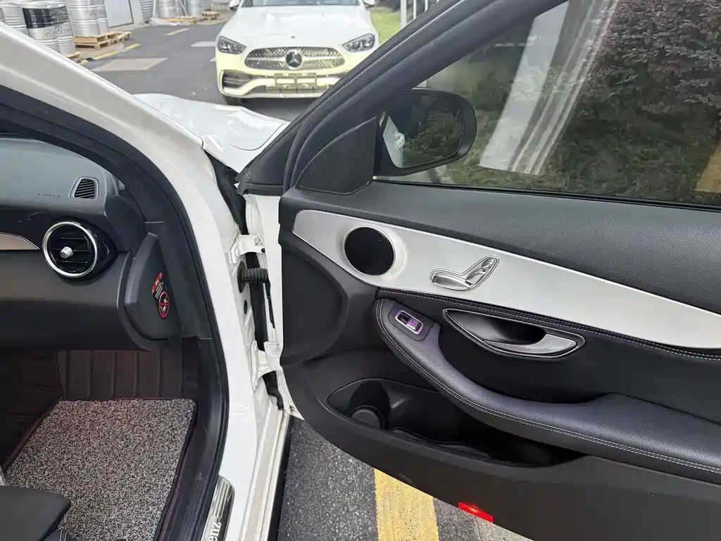 Mercedes-Benz C-Class — миниатюра 7
