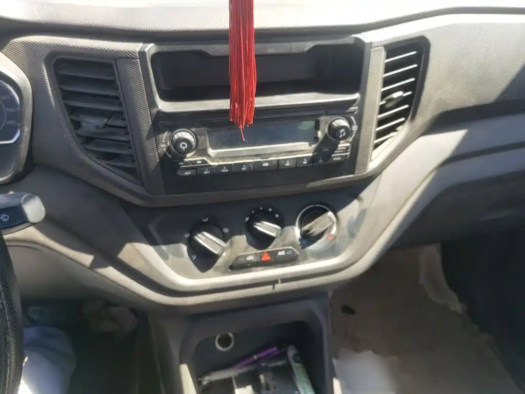 Wuling Hongguang V — миниатюра 6