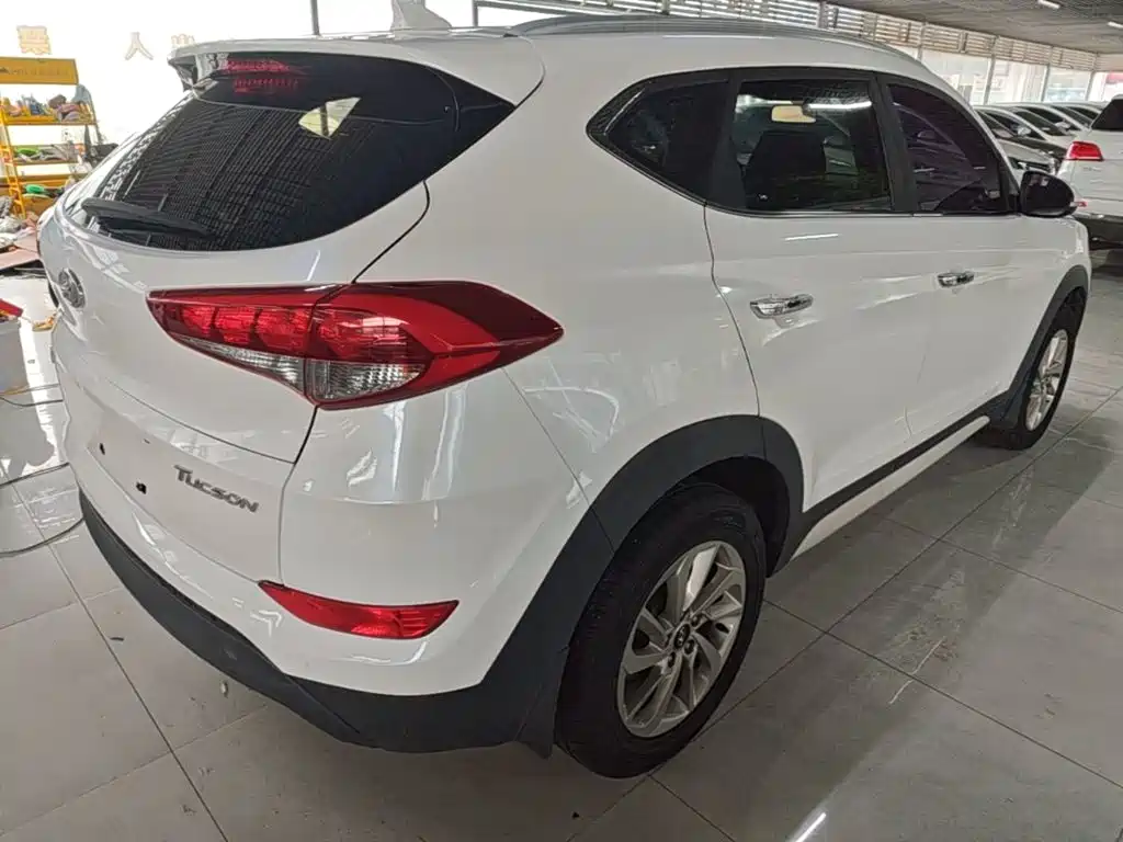 Hyundai Tucson 2015 2.0L AT