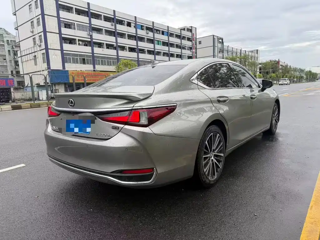 Lexus ES — миниатюра 7