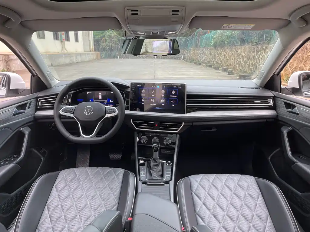 Volkswagen Sagitar 2023 300TSI DSG