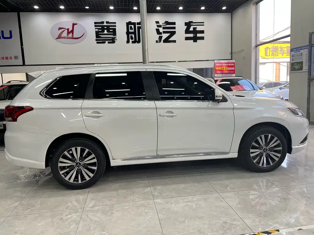 MITSUBISHI OUTLANDER