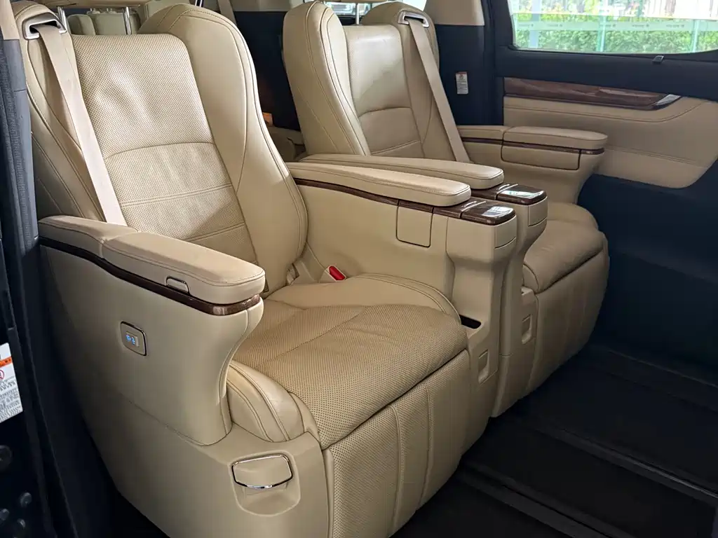 Toyota Alphard 2018 3.5L Luxury