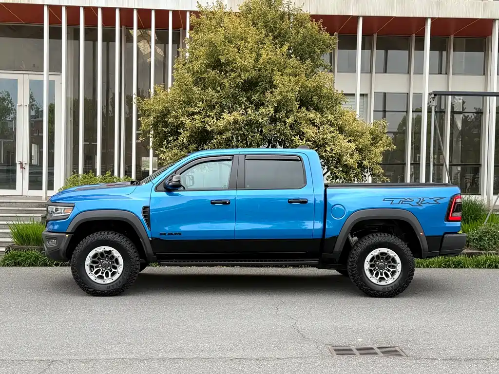 Ram Trucks 2024 6.2L AT