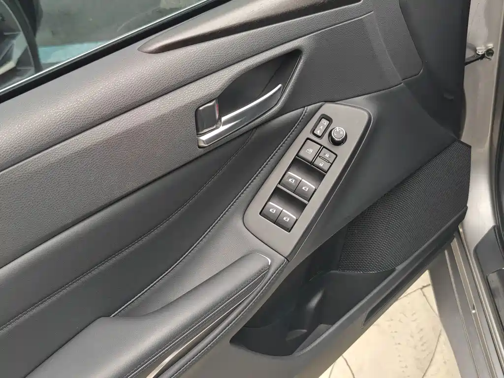Toyota Avalon — миниатюра 6