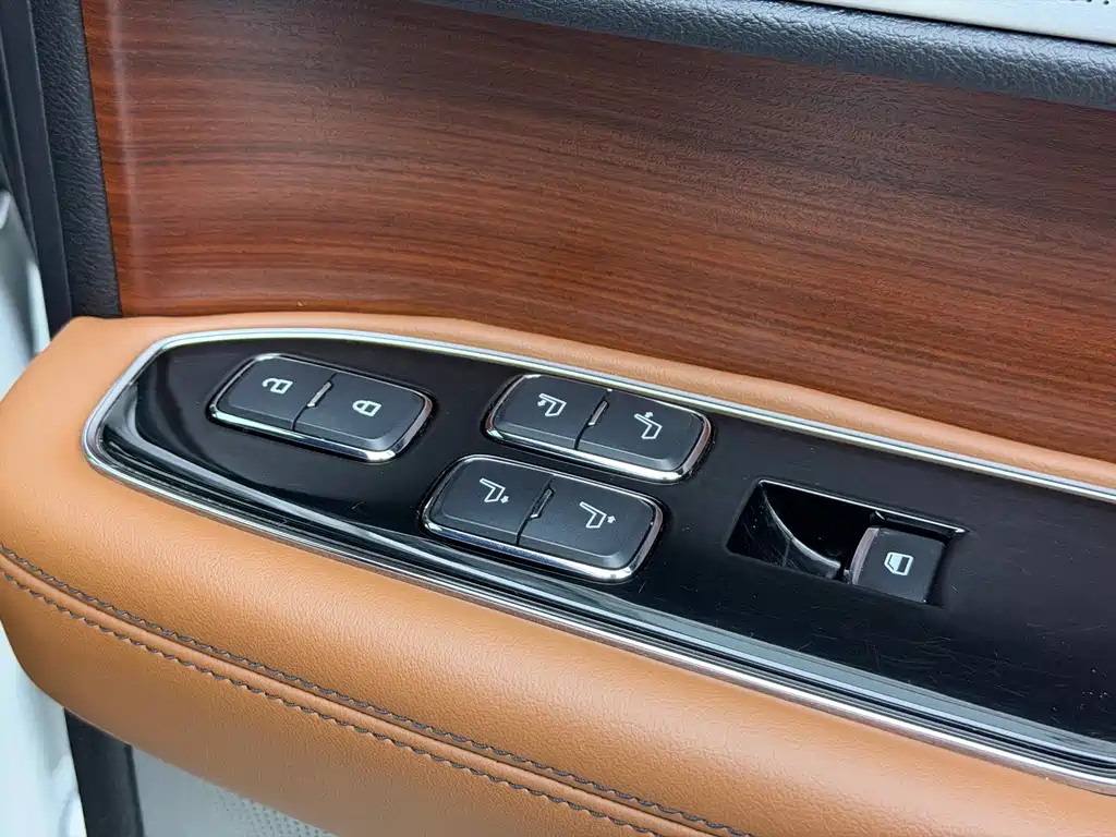 Lincoln Navigator — миниатюра 20