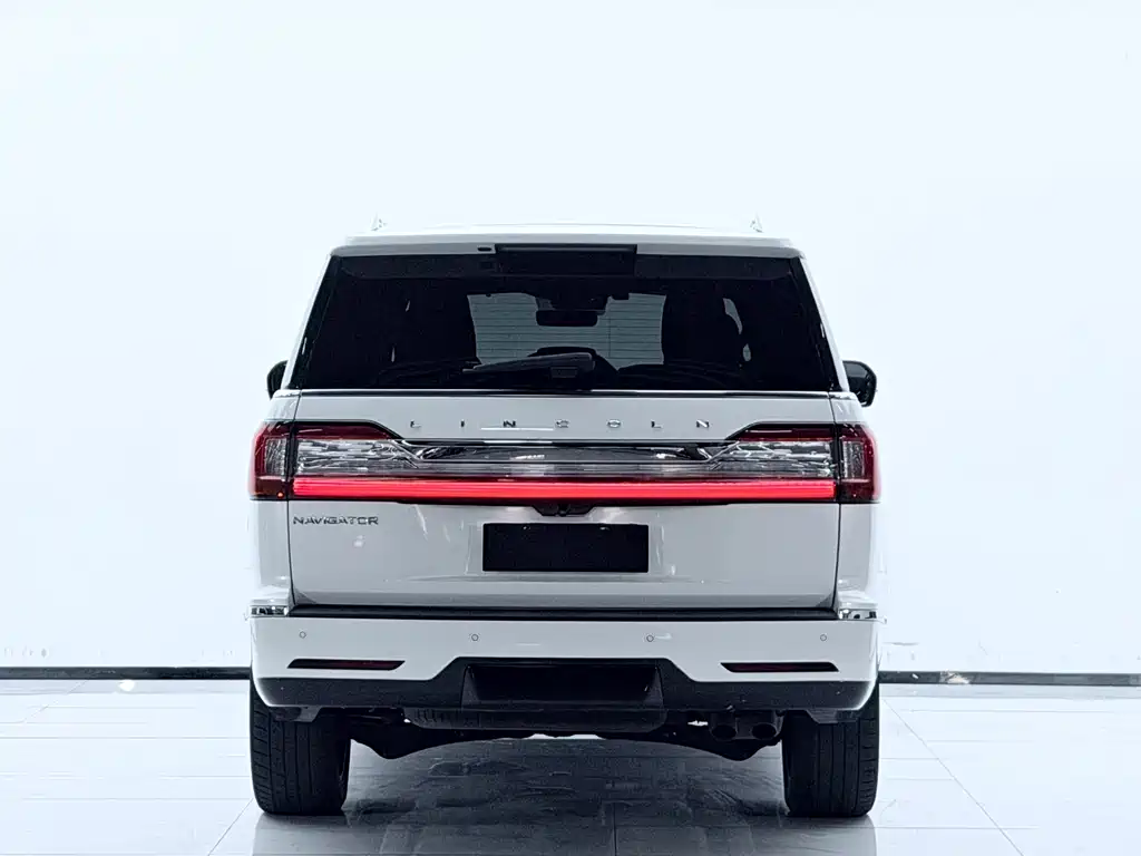 Lincoln Navigator — миниатюра 24