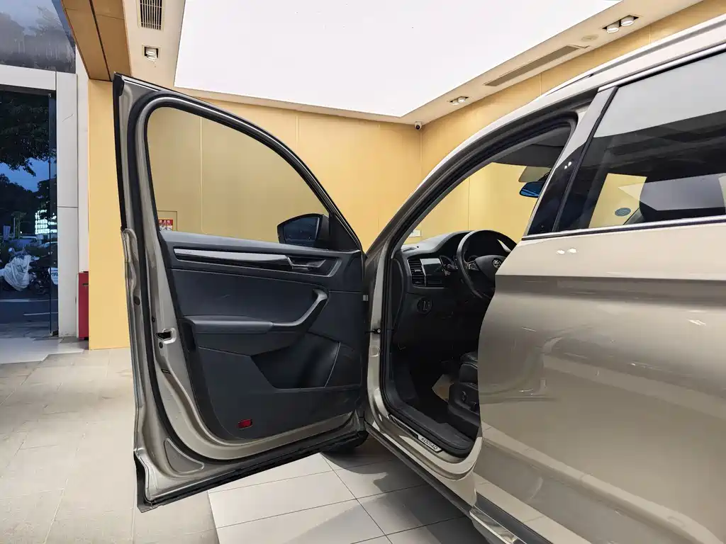 Skoda Kodiaq 2017 TSI330 7 мест Luxury
