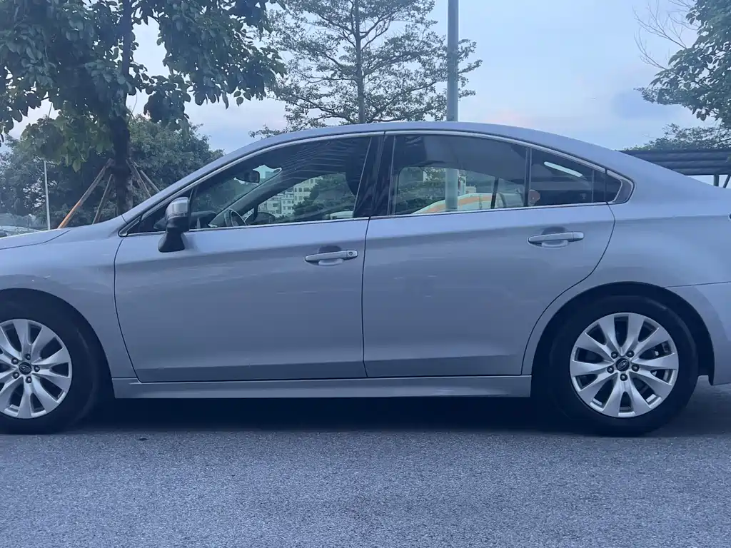 Subaru Legacy — миниатюра 7