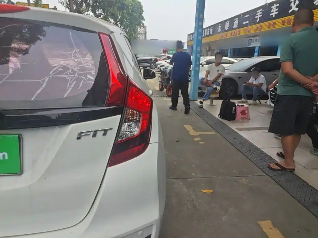 Honda Fit — миниатюра 8