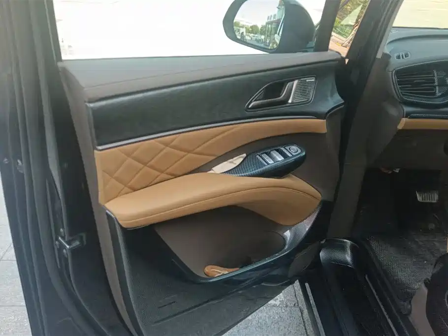 Denza D9 2022 DM-i 1040 Luxury