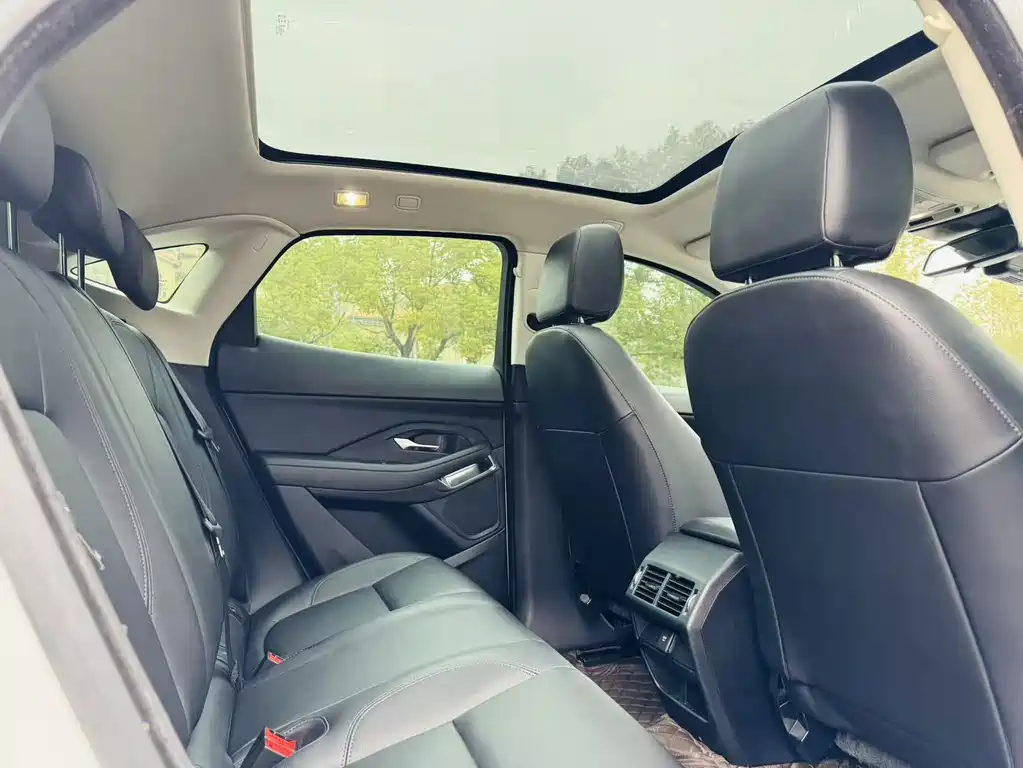 Jaguar E-PACE — миниатюра 12