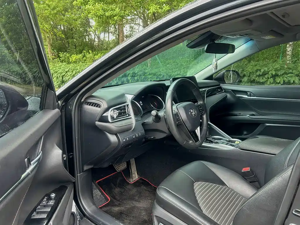 Toyota Camry 2023 2.0S